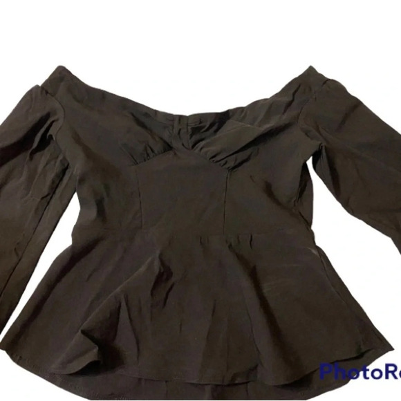 Topshop- BLACK STRETCH BARDOT TOP
Off the shoulder. - Picture 3 of 4